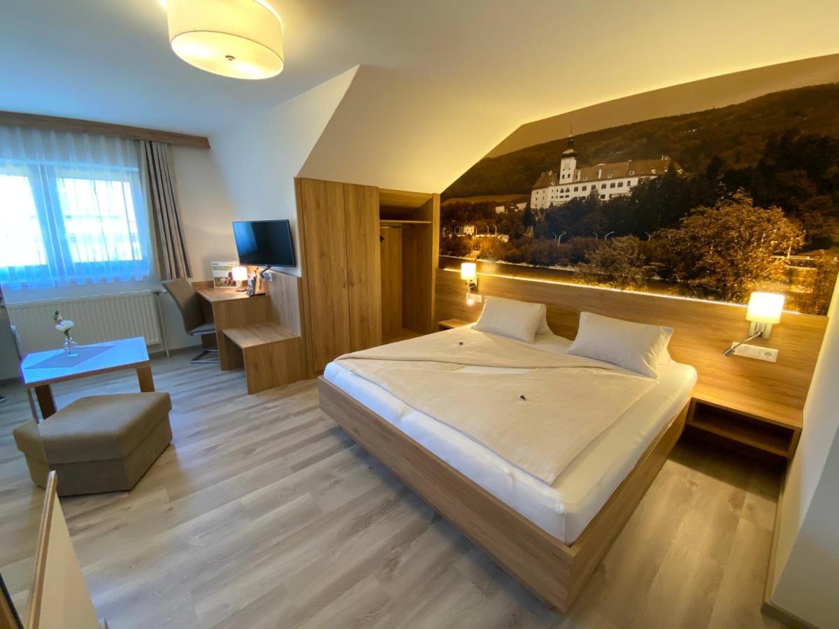 Privatzimmer Und Ferienwohnungen Leeb Persenbeug Exterior foto
